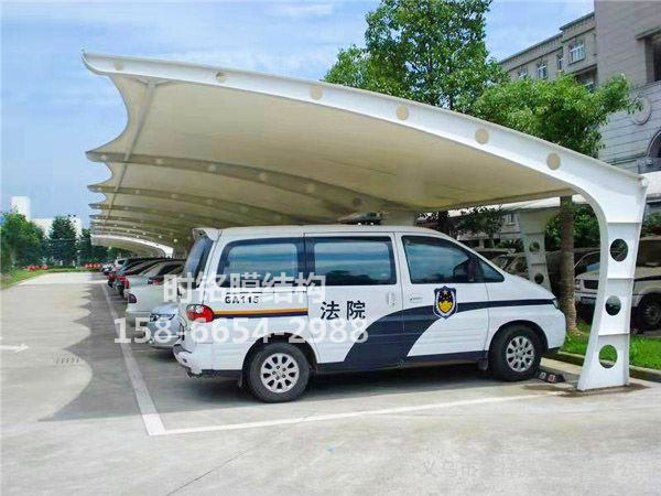 膜結構停車棚